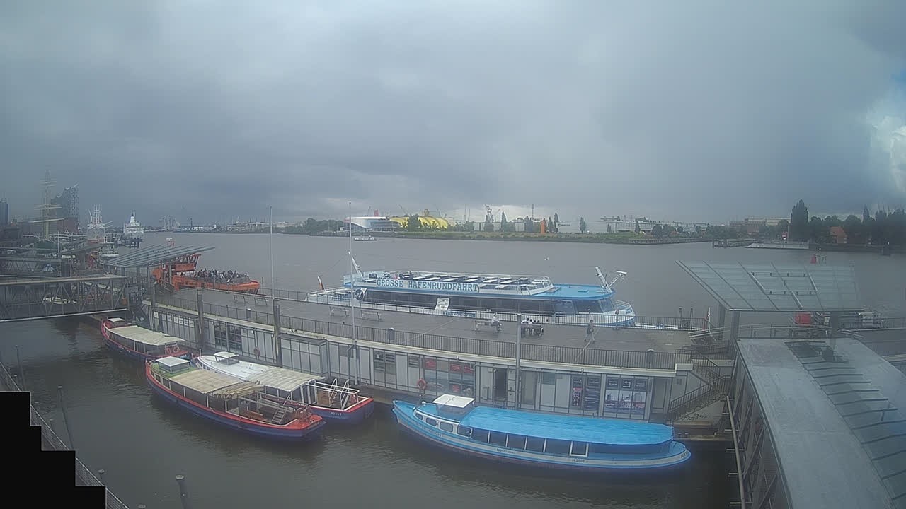 Archiv Foto Webcam Hamburg: Landungsbrücken