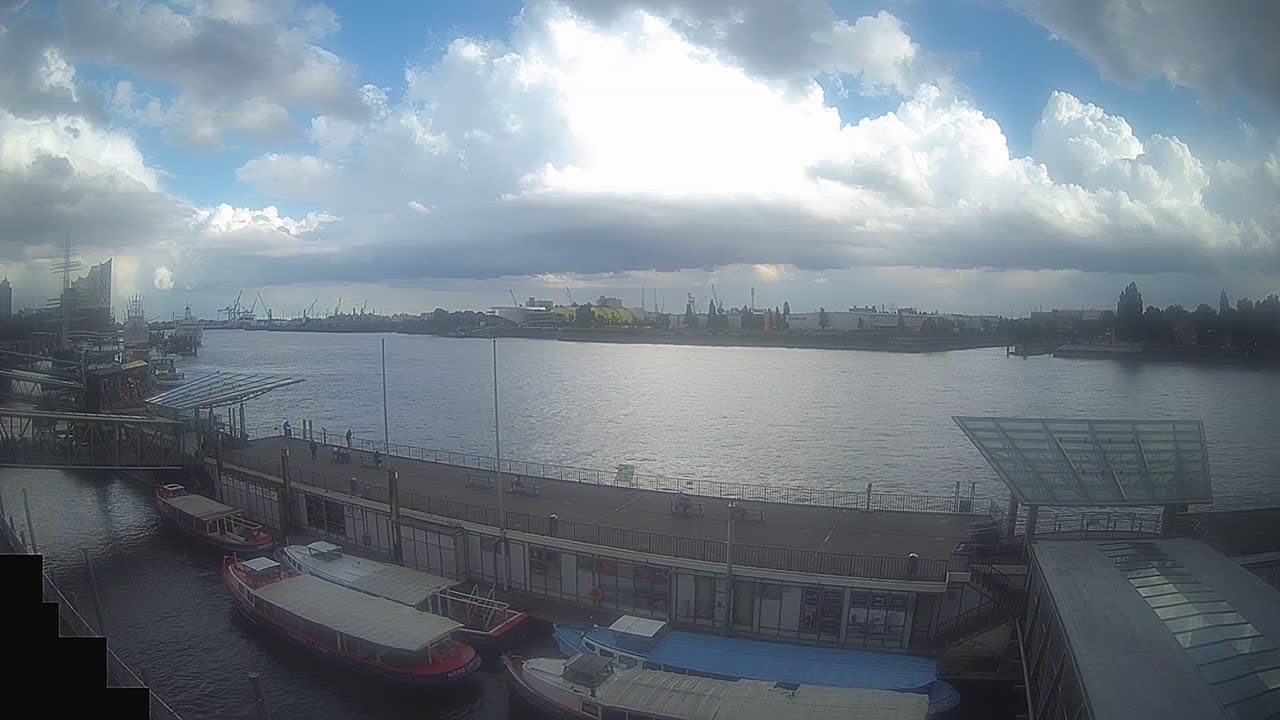 Archiv Foto Webcam Hamburg: Landungsbrücken