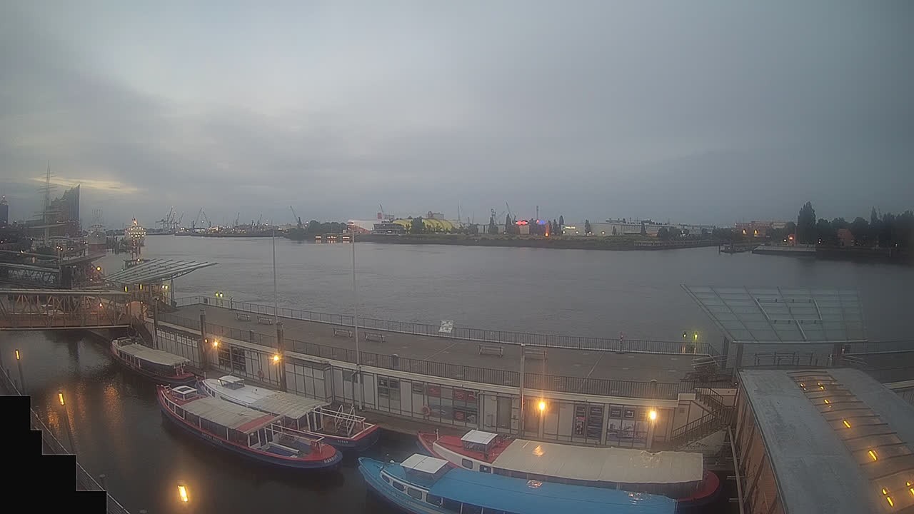 Archiv Foto Webcam Hamburg: Landungsbrücken