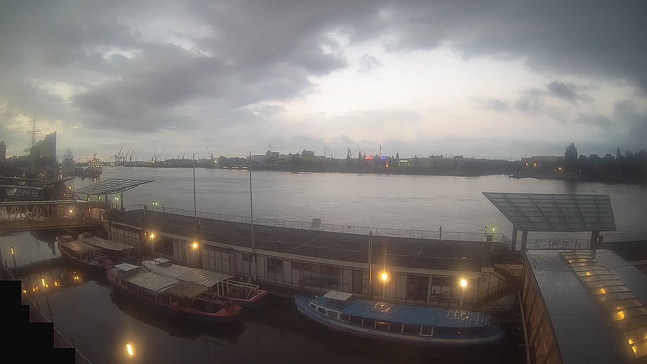 Archiv Foto Webcam Hamburg: Landungsbrücken