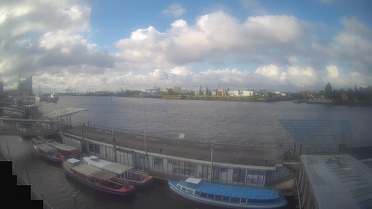 Archiv Foto Webcam Hamburg: Landungsbrücken