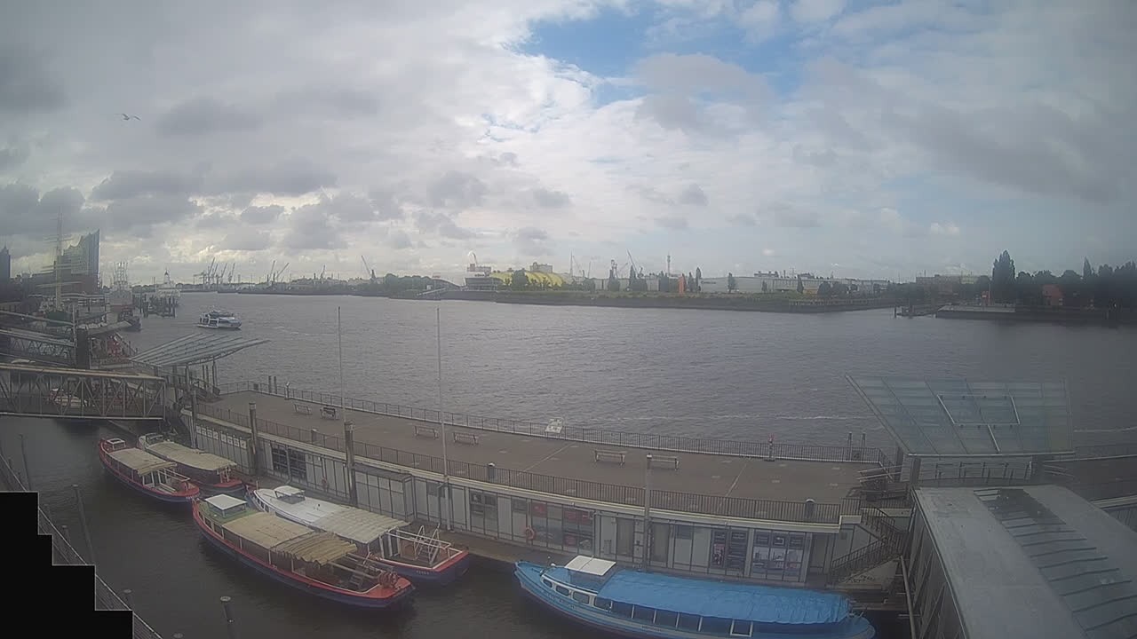 Archiv Foto Webcam Hamburg: Landungsbrücken