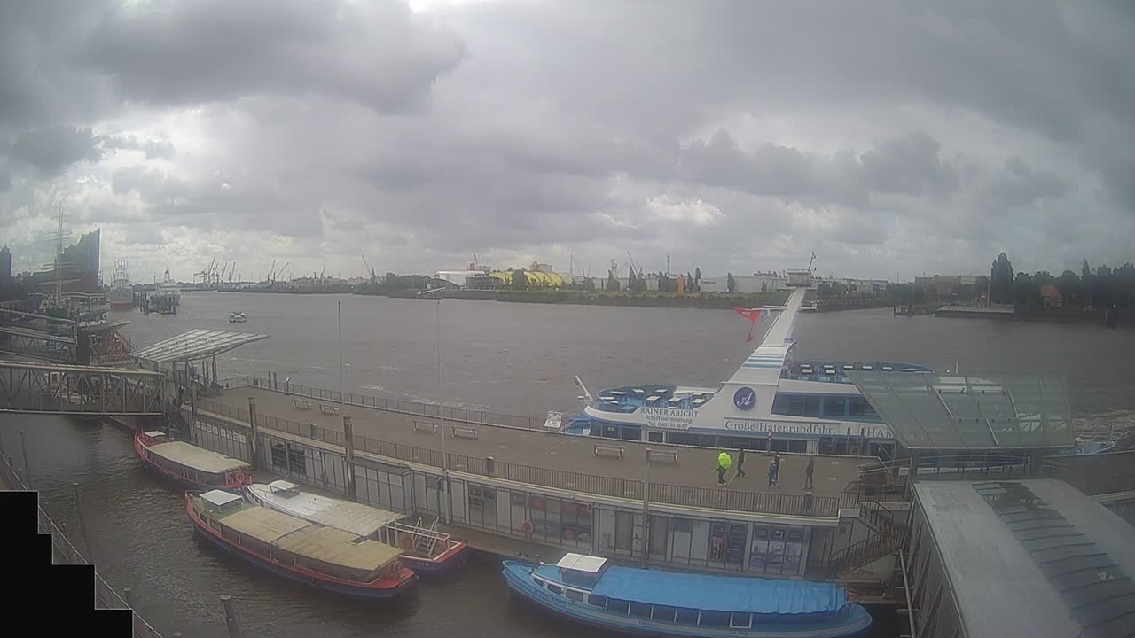 Archiv Foto Webcam Hamburg: Landungsbrücken