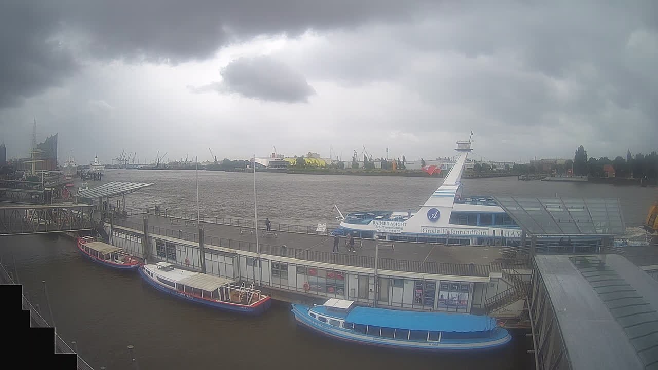 Archiv Foto Webcam Hamburg: Landungsbrücken