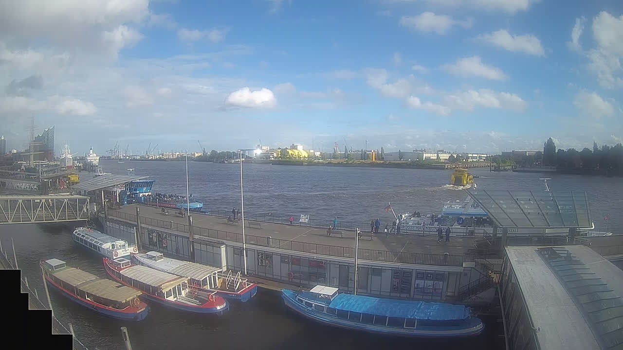 Archiv Foto Webcam Hamburg: Landungsbrücken