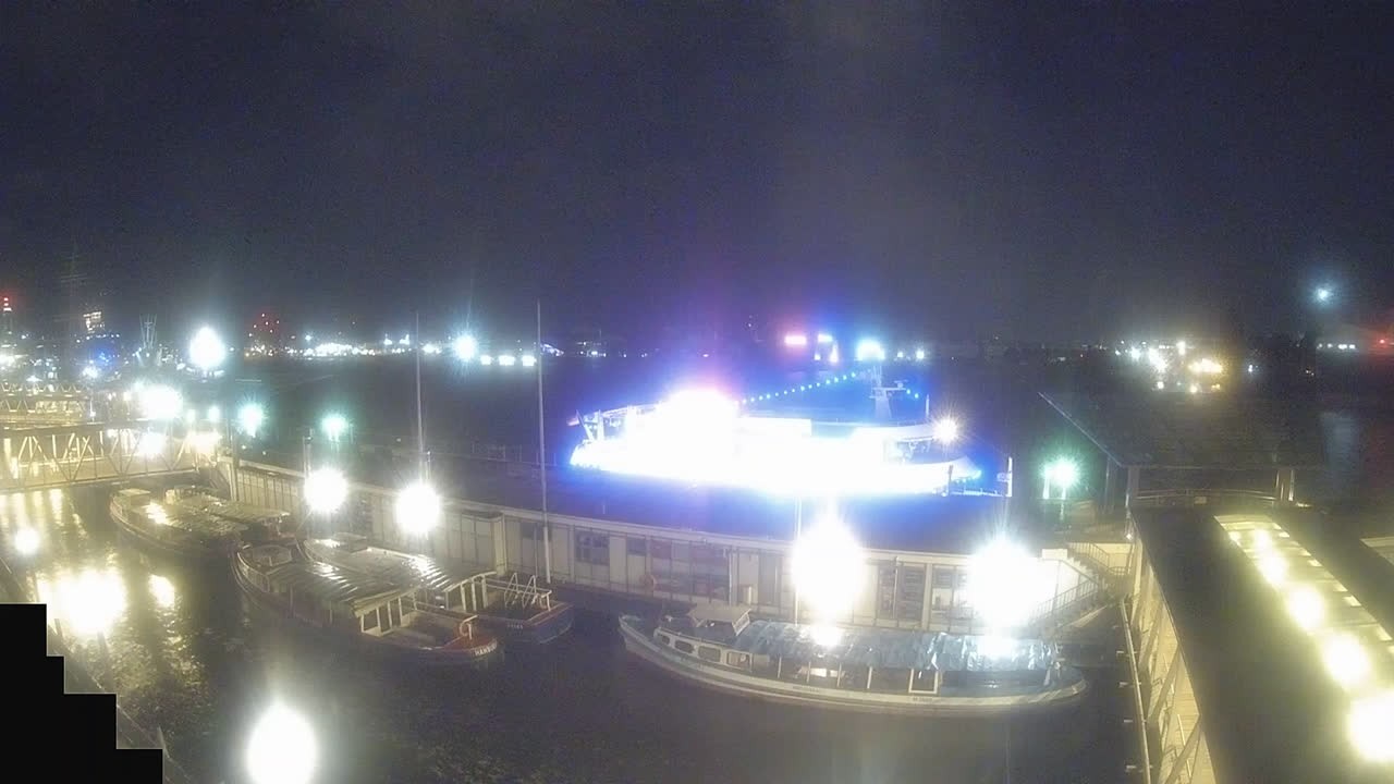 Archiv Foto Webcam Hamburg: Landungsbrücken