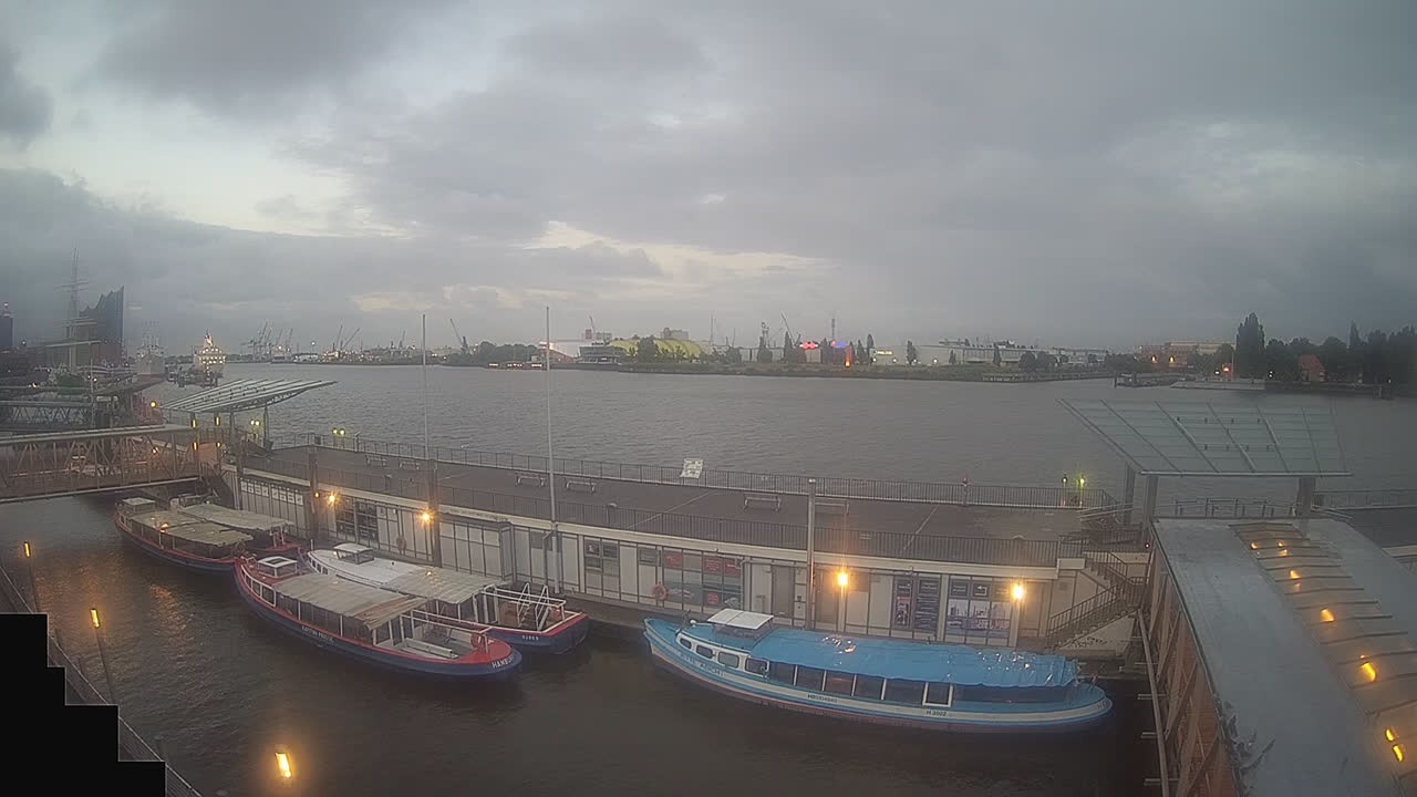 Archiv Foto Webcam Hamburg: Landungsbrücken