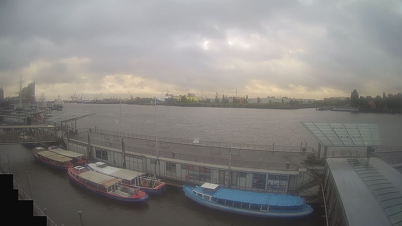 Archiv Foto Webcam Hamburg: Landungsbrücken