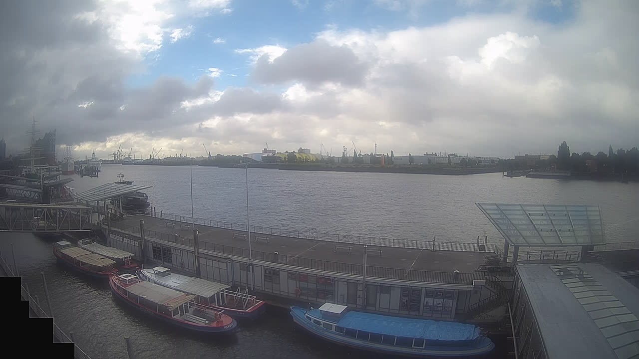Archiv Foto Webcam Hamburg: Landungsbrücken