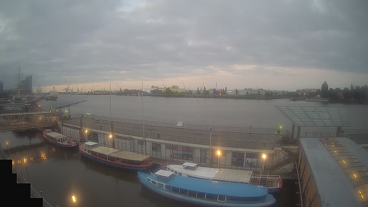 Archiv Foto Webcam Hamburg: Landungsbrücken