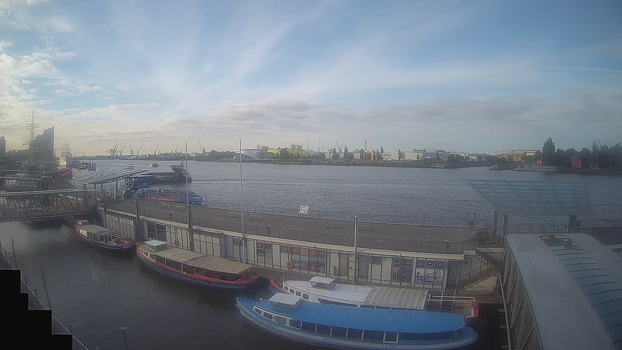 Archiv Foto Webcam Hamburg: Landungsbrücken