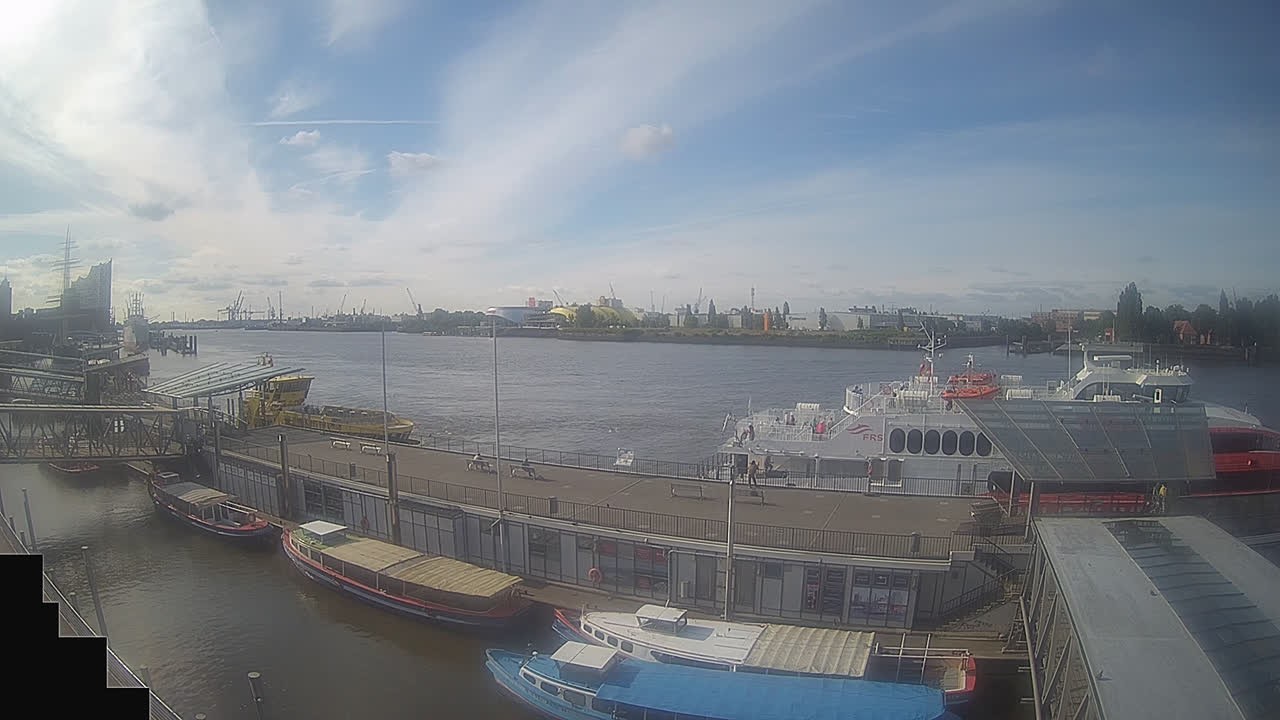 Archiv Foto Webcam Hamburg: Landungsbrücken