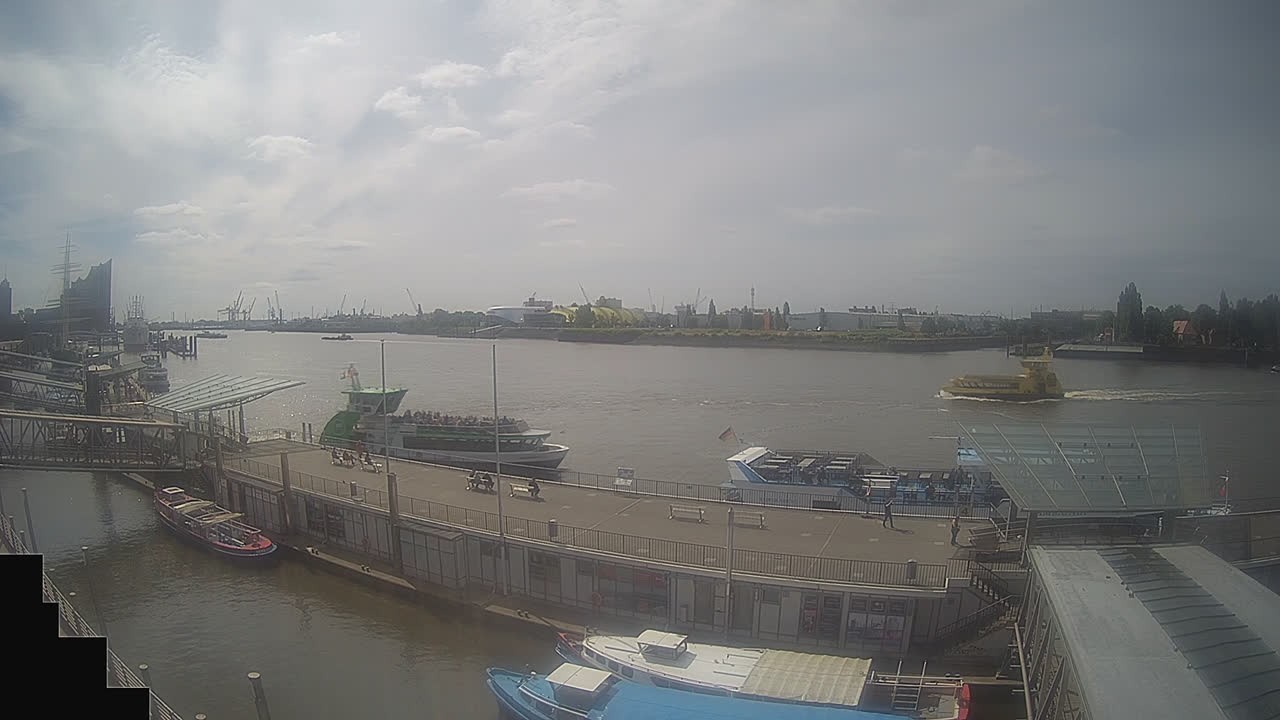 Archiv Foto Webcam Hamburg: Landungsbrücken