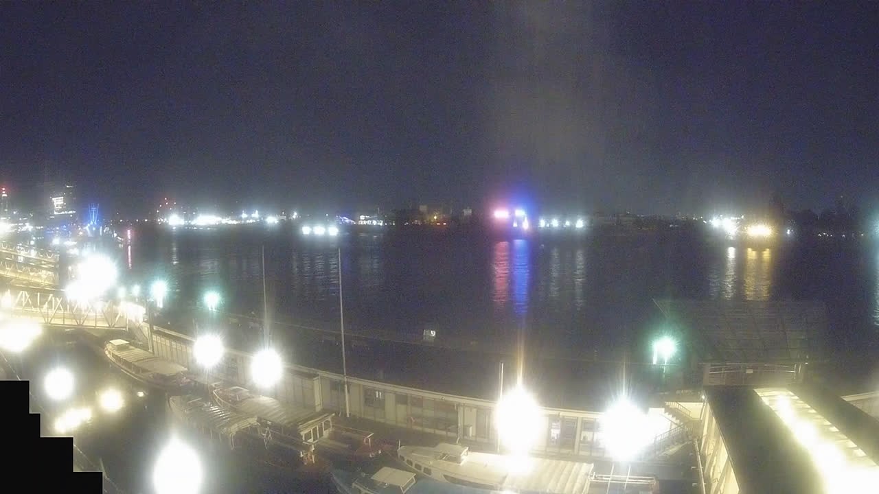 Archiv Foto Webcam Hamburg: Landungsbrücken