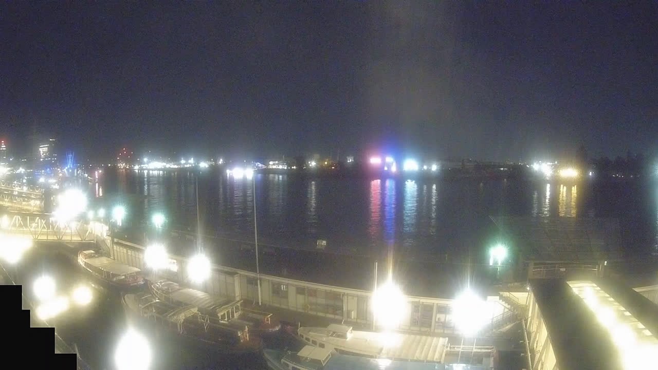 Archiv Foto Webcam Hamburg: Landungsbrücken