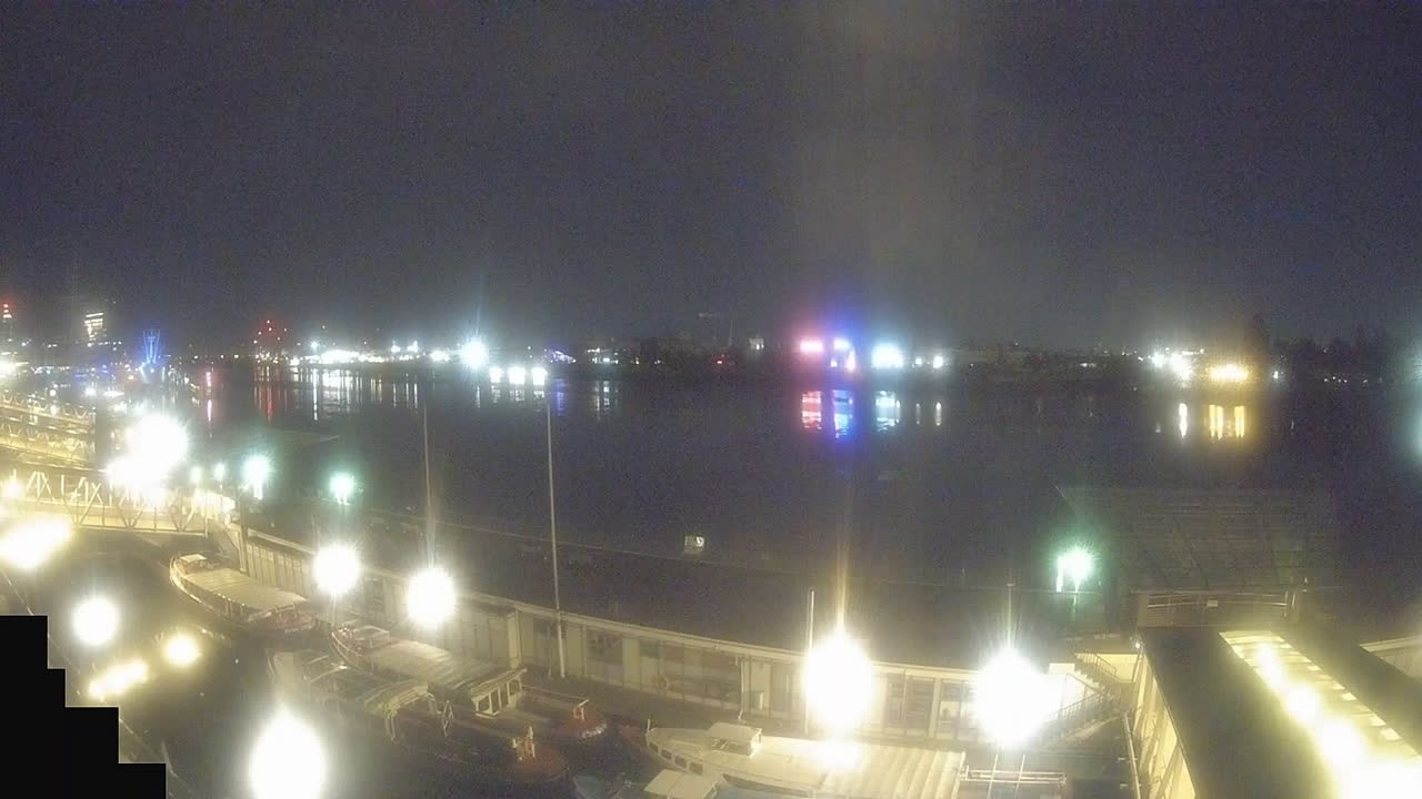 Archiv Foto Webcam Hamburg: Landungsbrücken