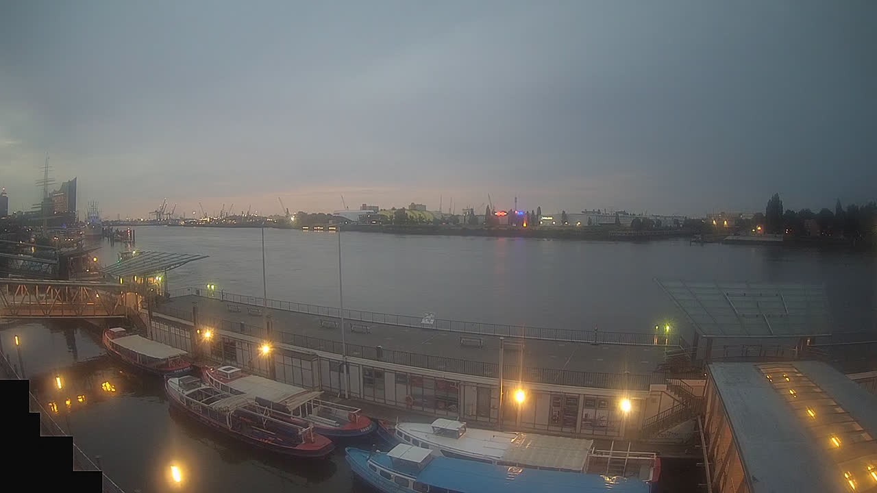 Archiv Foto Webcam Hamburg: Landungsbrücken