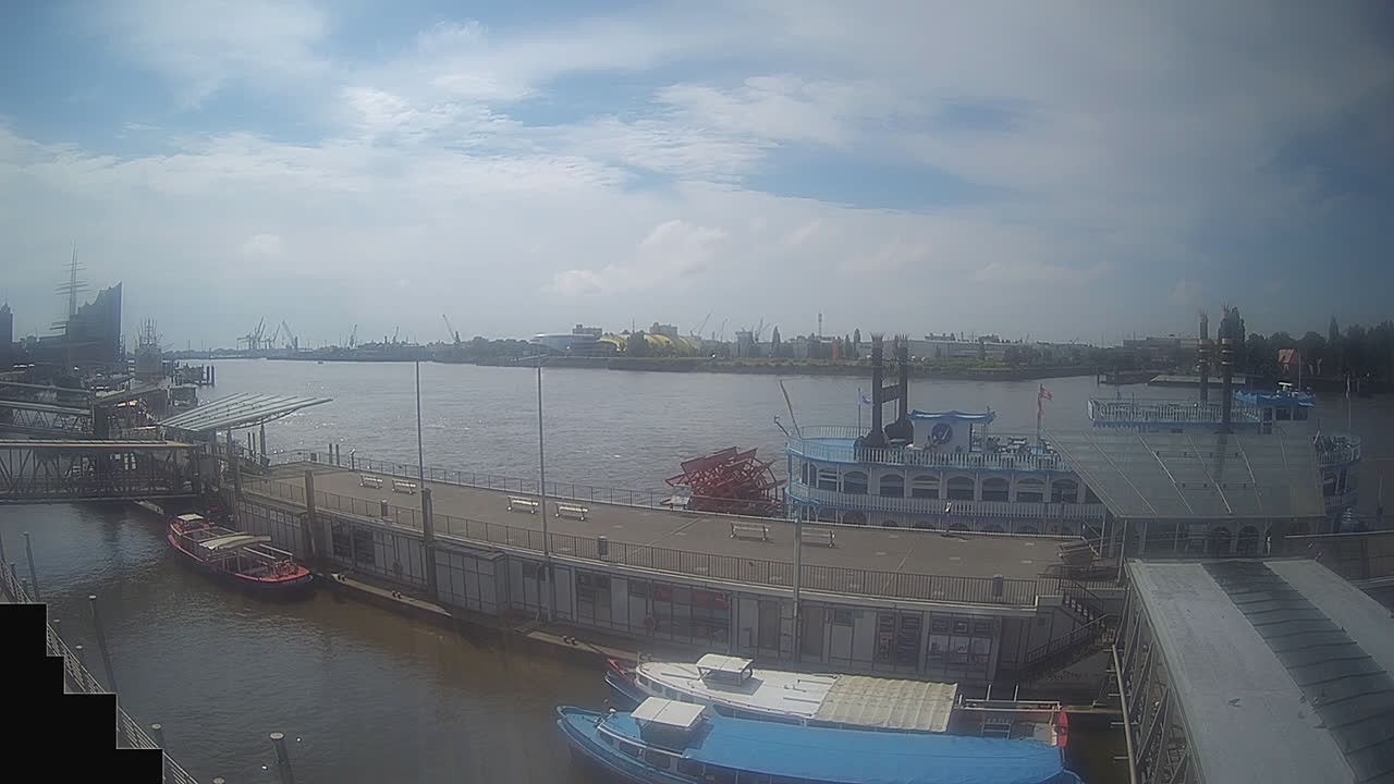 Archiv Foto Webcam Hamburg: Landungsbrücken
