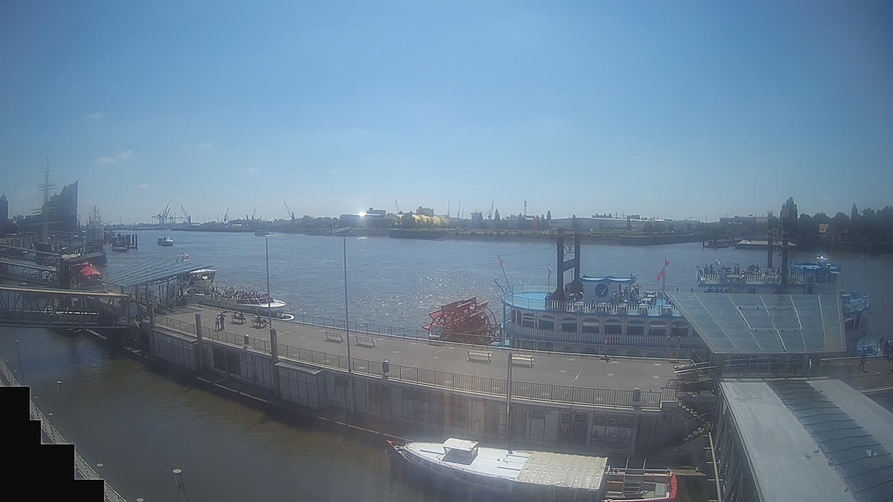 Archiv Foto Webcam Hamburg: Landungsbrücken