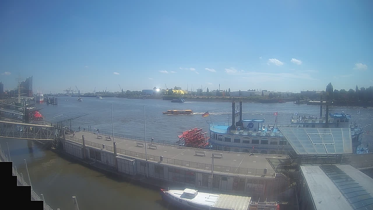 Archiv Foto Webcam Hamburg: Landungsbrücken