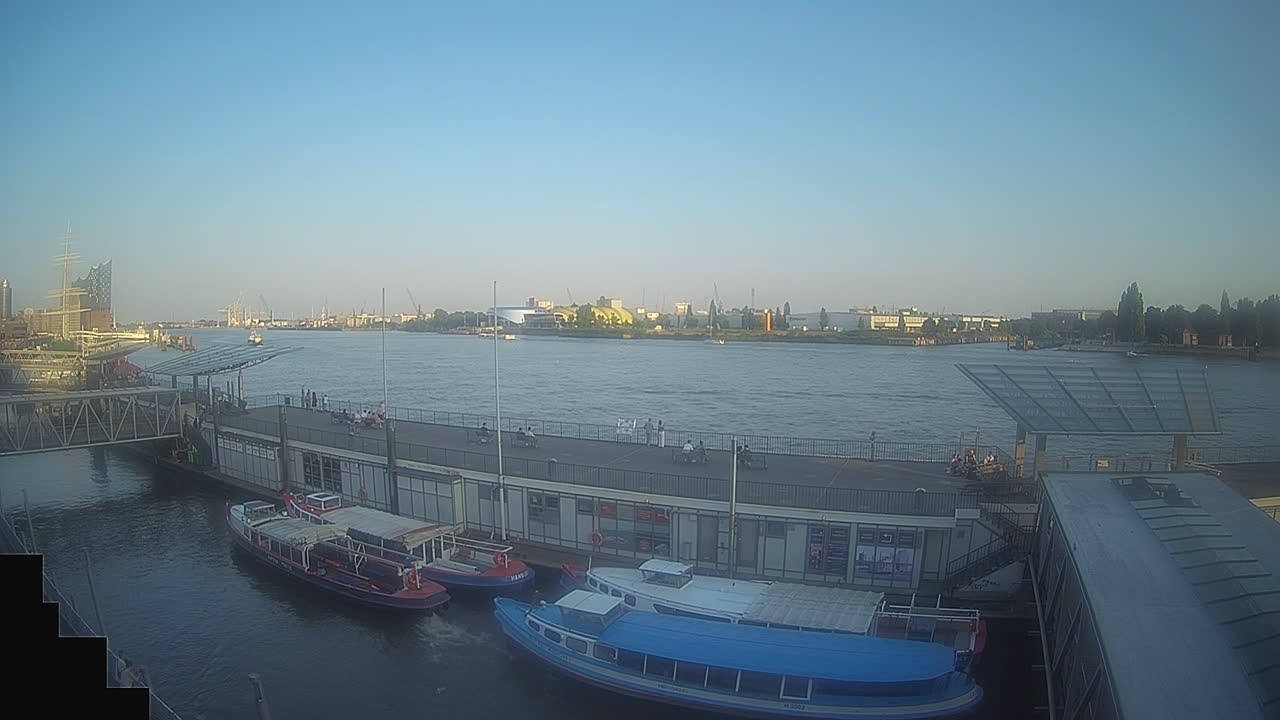 Archiv Foto Webcam Hamburg: Landungsbrücken