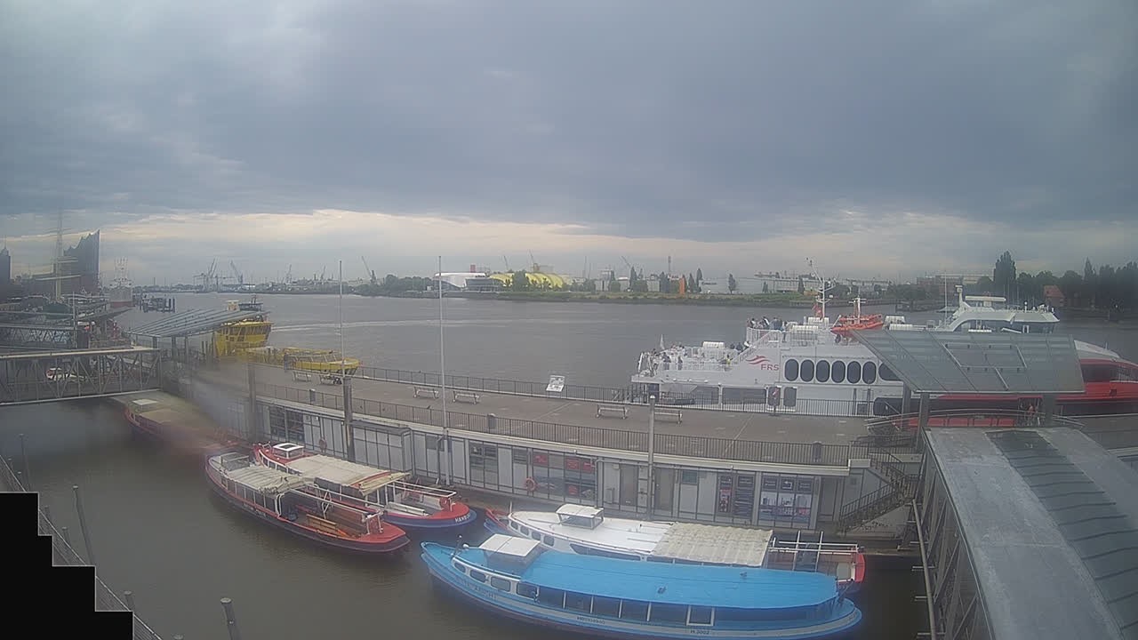 Archiv Foto Webcam Hamburg: Landungsbrücken
