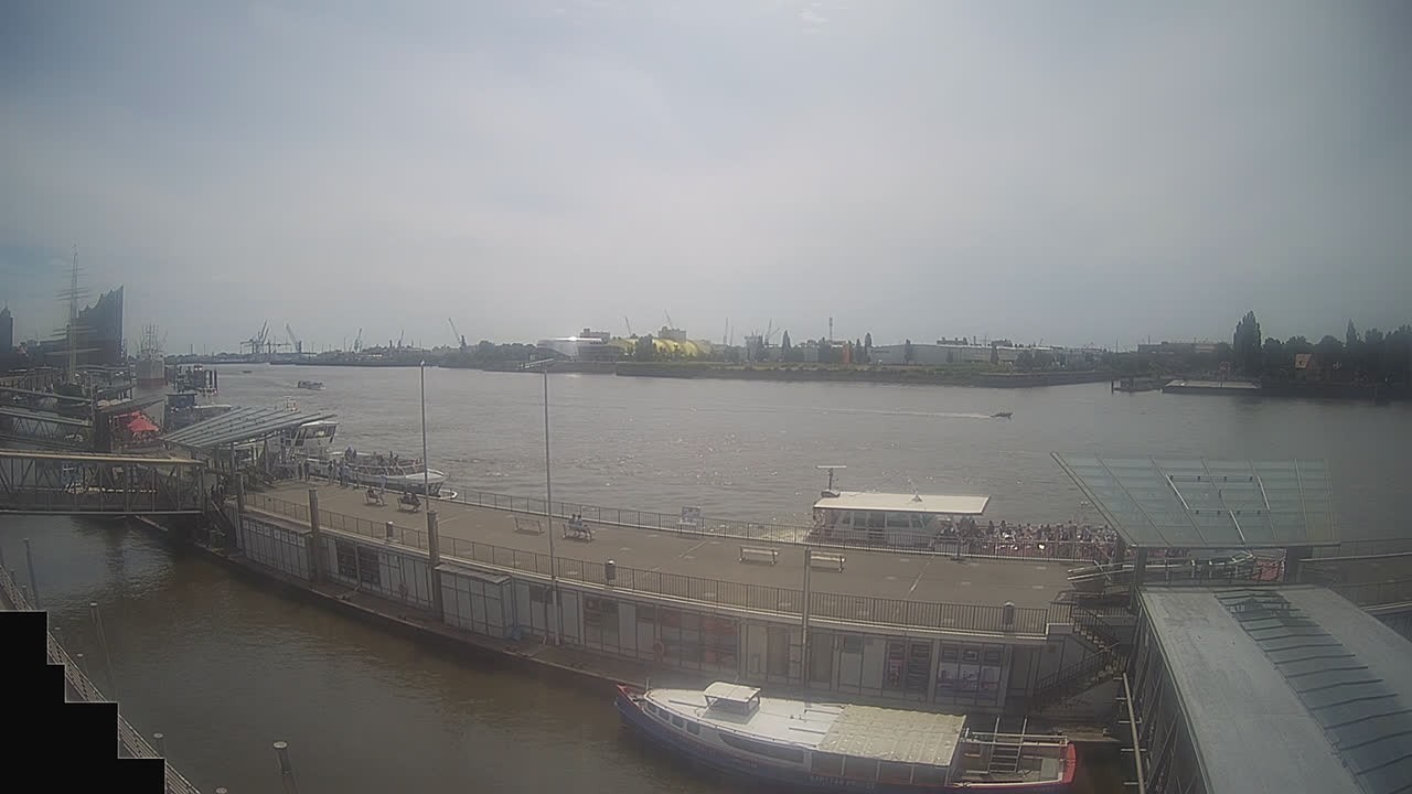 Archiv Foto Webcam Hamburg: Landungsbrücken