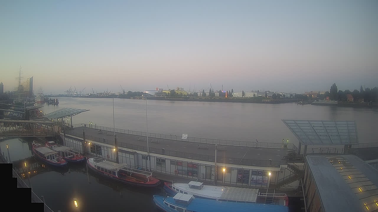 Archiv Foto Webcam Hamburg: Landungsbrücken