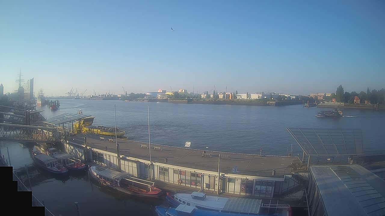 Archiv Foto Webcam Hamburg: Landungsbrücken