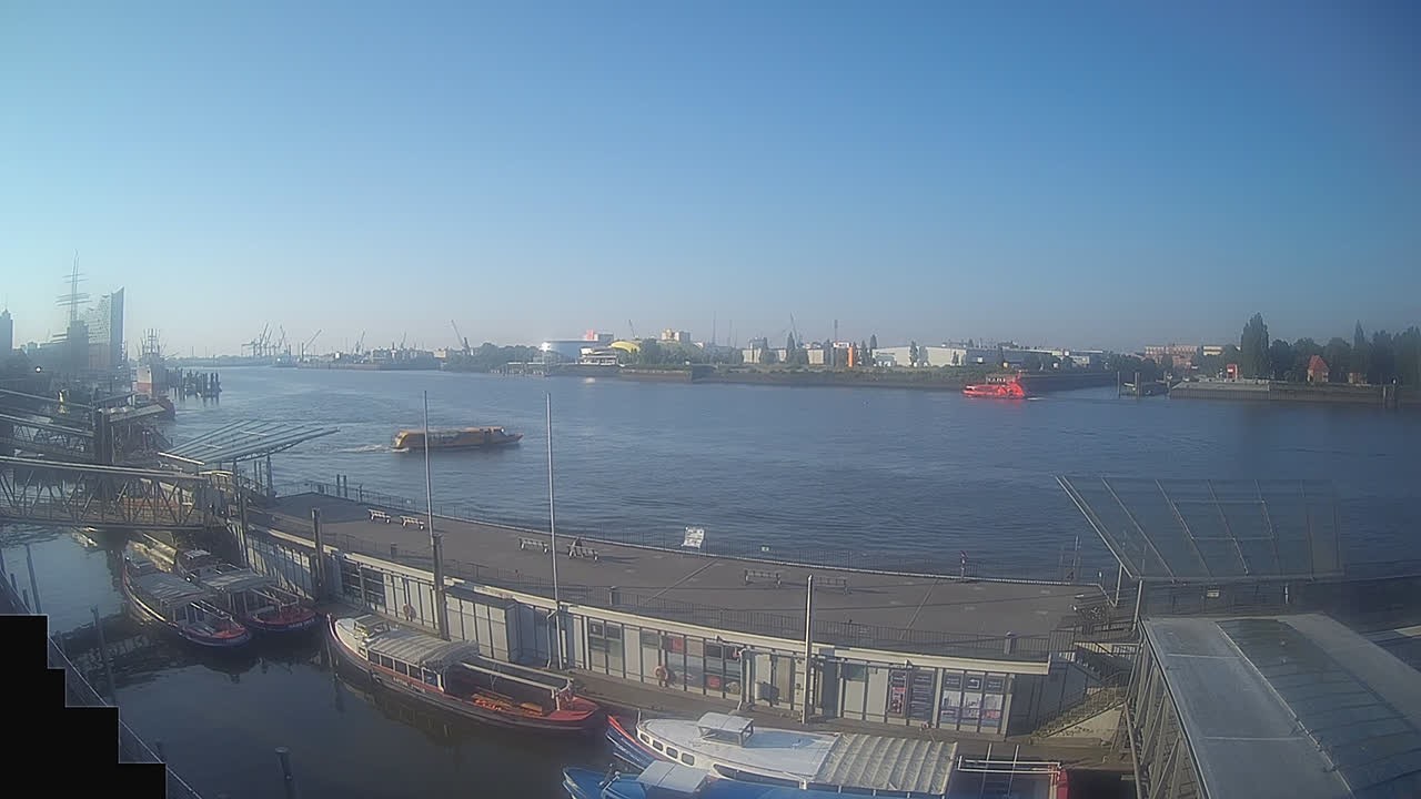 Archiv Foto Webcam Hamburg: Landungsbrücken