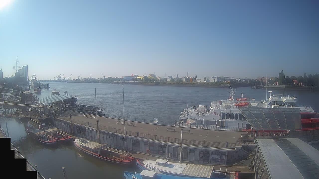 Archiv Foto Webcam Hamburg: Landungsbrücken