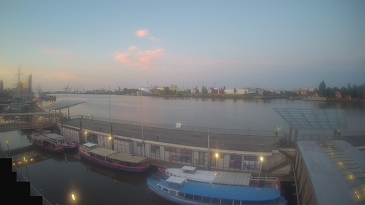 Archiv Foto Webcam Hamburg: Landungsbrücken