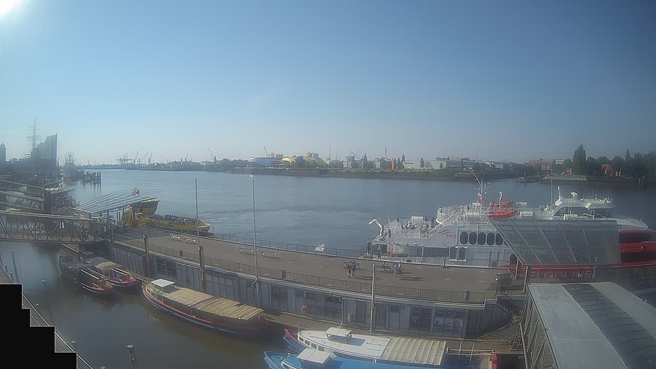 Archiv Foto Webcam Hamburg: Landungsbrücken