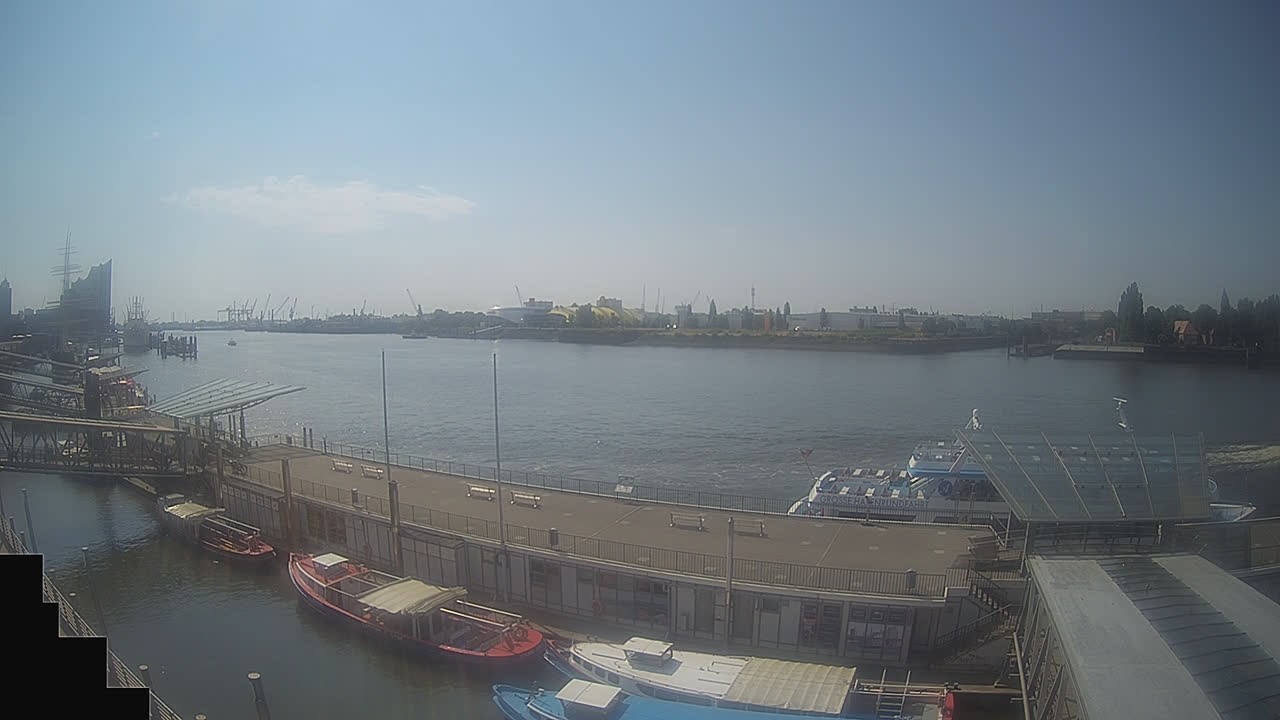 Archiv Foto Webcam Hamburg: Landungsbrücken