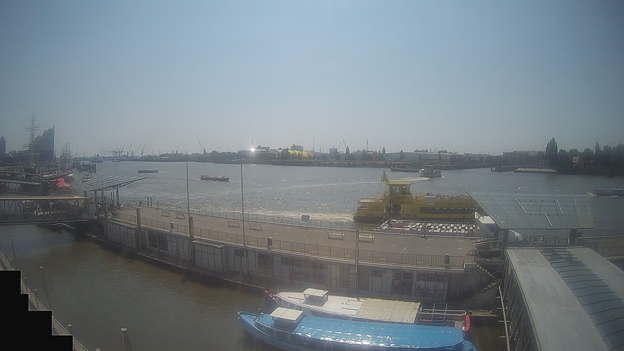 Archiv Foto Webcam Hamburg: Landungsbrücken