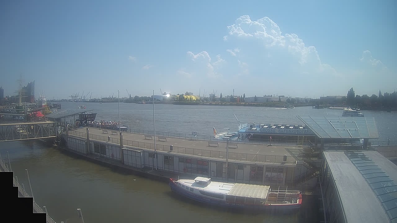 Archiv Foto Webcam Hamburg: Landungsbrücken