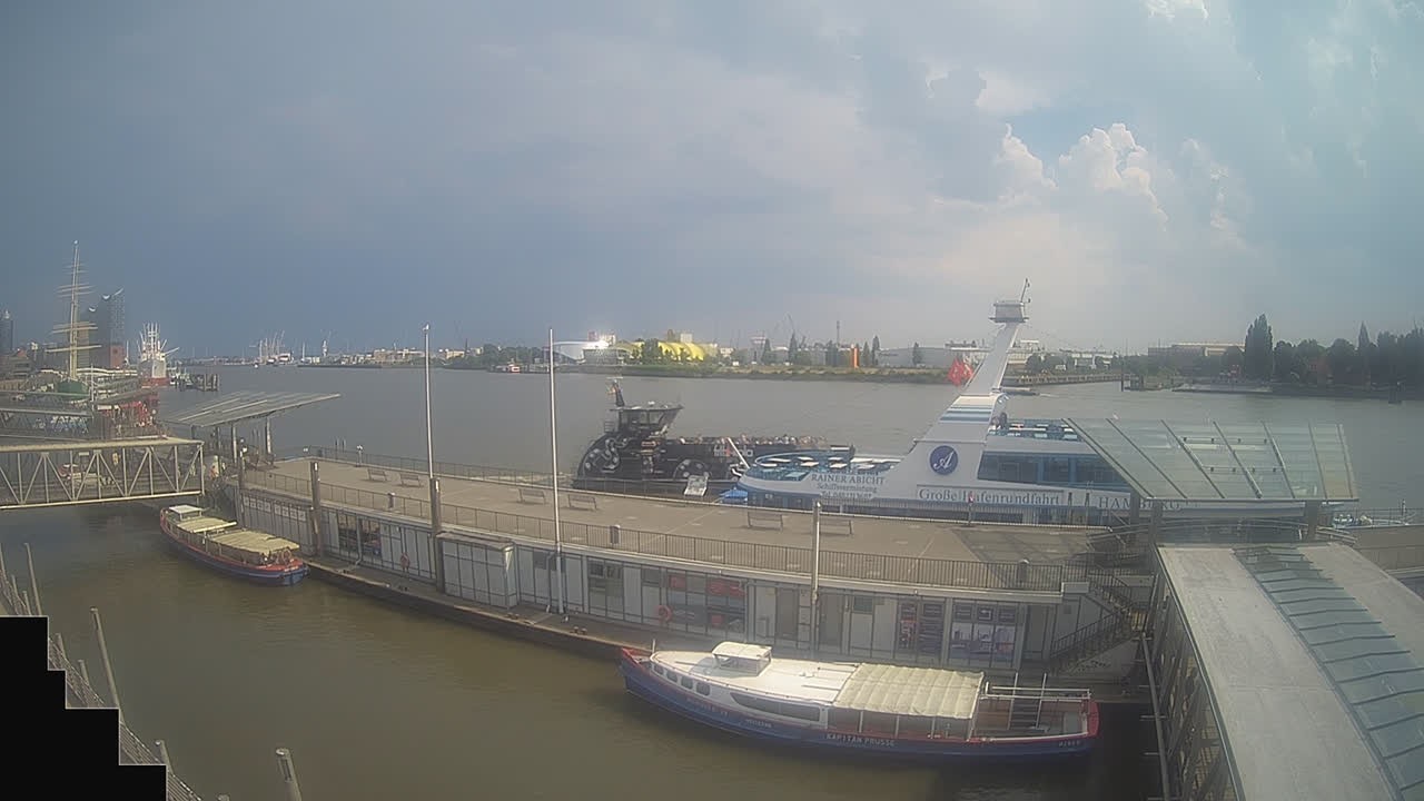Archiv Foto Webcam Hamburg: Landungsbrücken