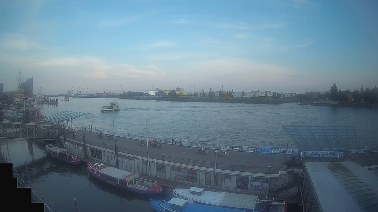 Archiv Foto Webcam Hamburg: Landungsbrücken