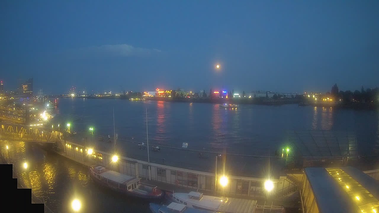 Archiv Foto Webcam Hamburg: Landungsbrücken