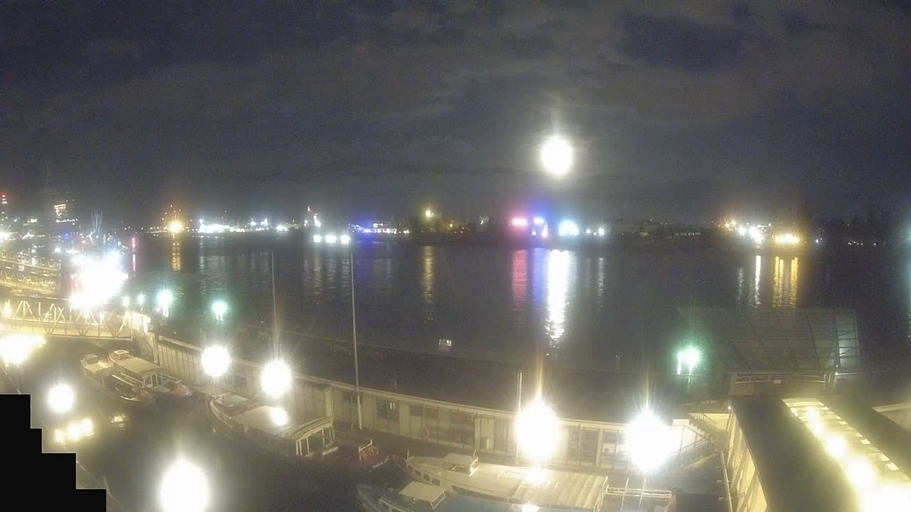 Archiv Foto Webcam Hamburg: Landungsbrücken