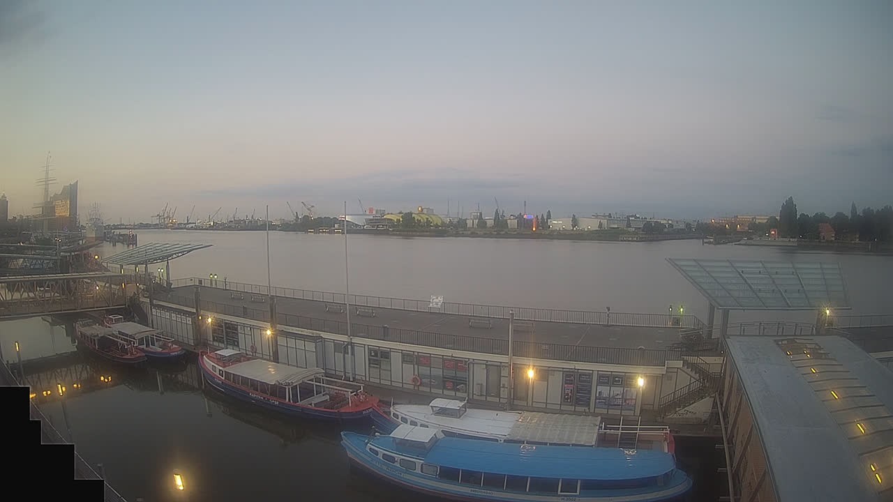 Archiv Foto Webcam Hamburg: Landungsbrücken