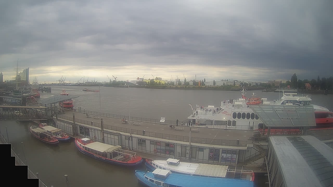Archiv Foto Webcam Hamburg: Landungsbrücken