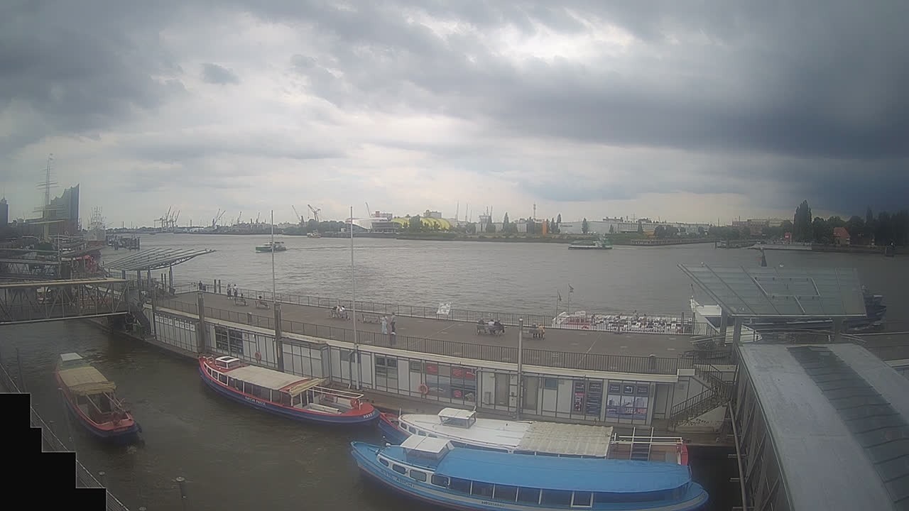 Archiv Foto Webcam Hamburg: Landungsbrücken