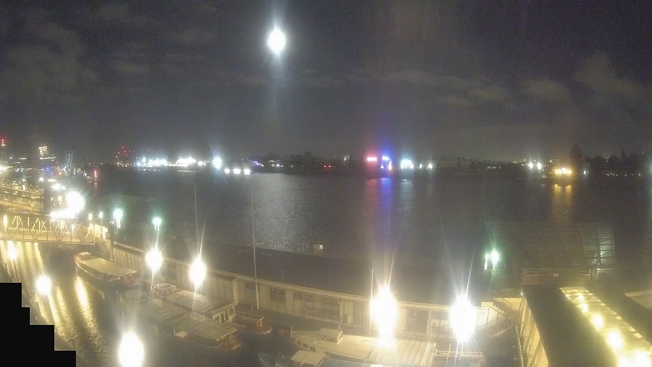 Archiv Foto Webcam Hamburg: Landungsbrücken