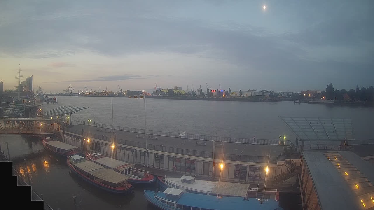 Archiv Foto Webcam Hamburg: Landungsbrücken