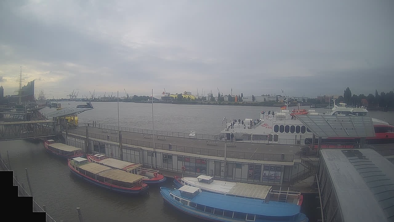 Archiv Foto Webcam Hamburg: Landungsbrücken