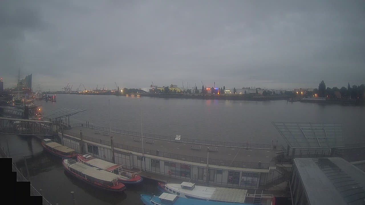 Archiv Foto Webcam Hamburg: Landungsbrücken