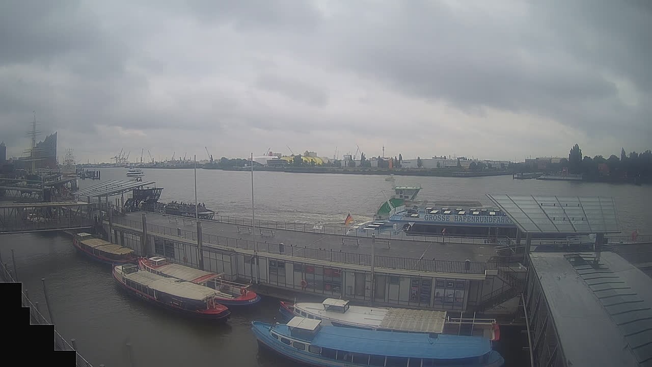 Archiv Foto Webcam Hamburg: Landungsbrücken