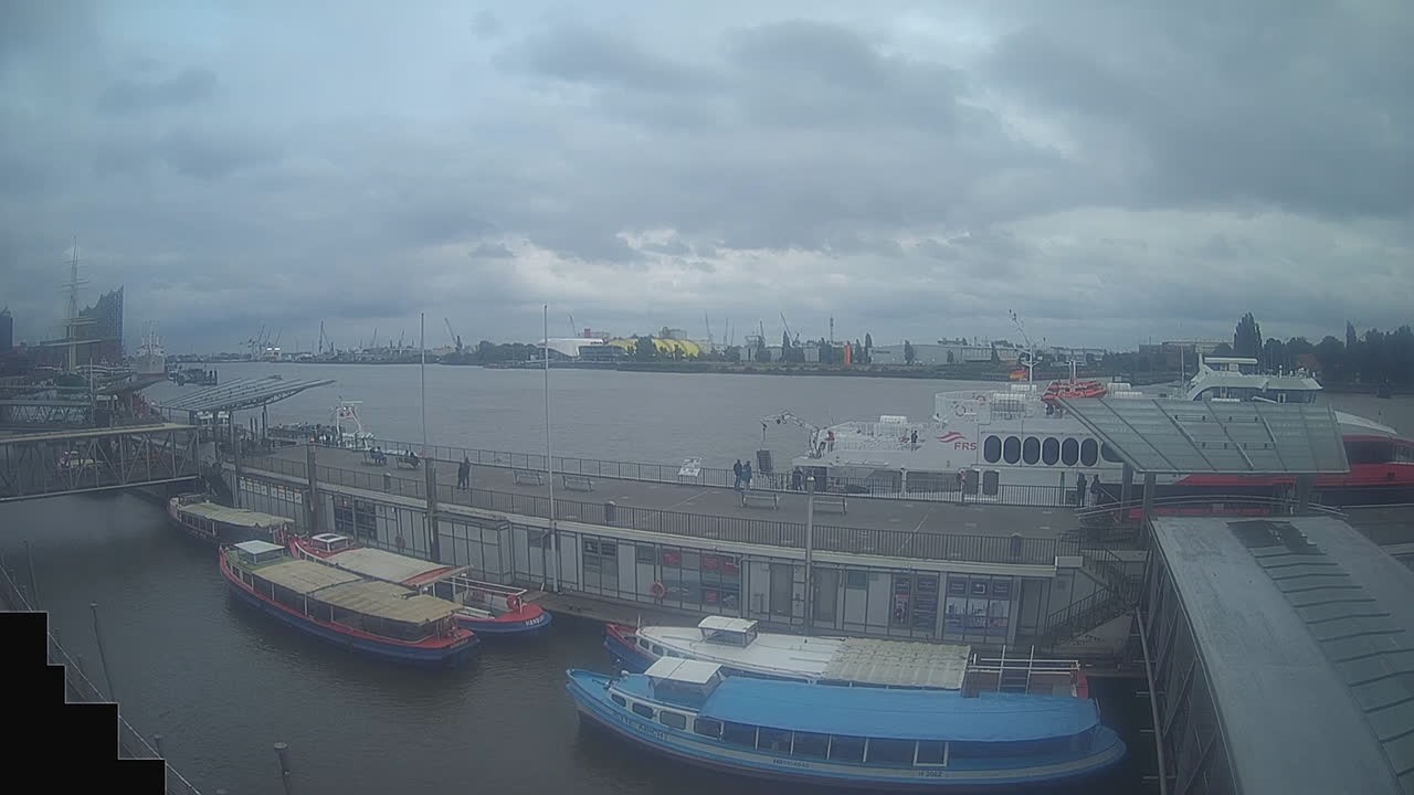 Archiv Foto Webcam Hamburg: Landungsbrücken