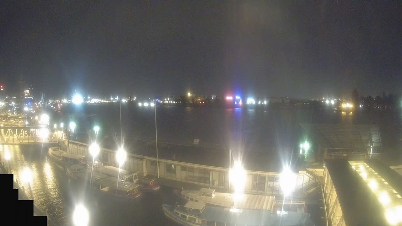 Archiv Foto Webcam Hamburg: Landungsbrücken